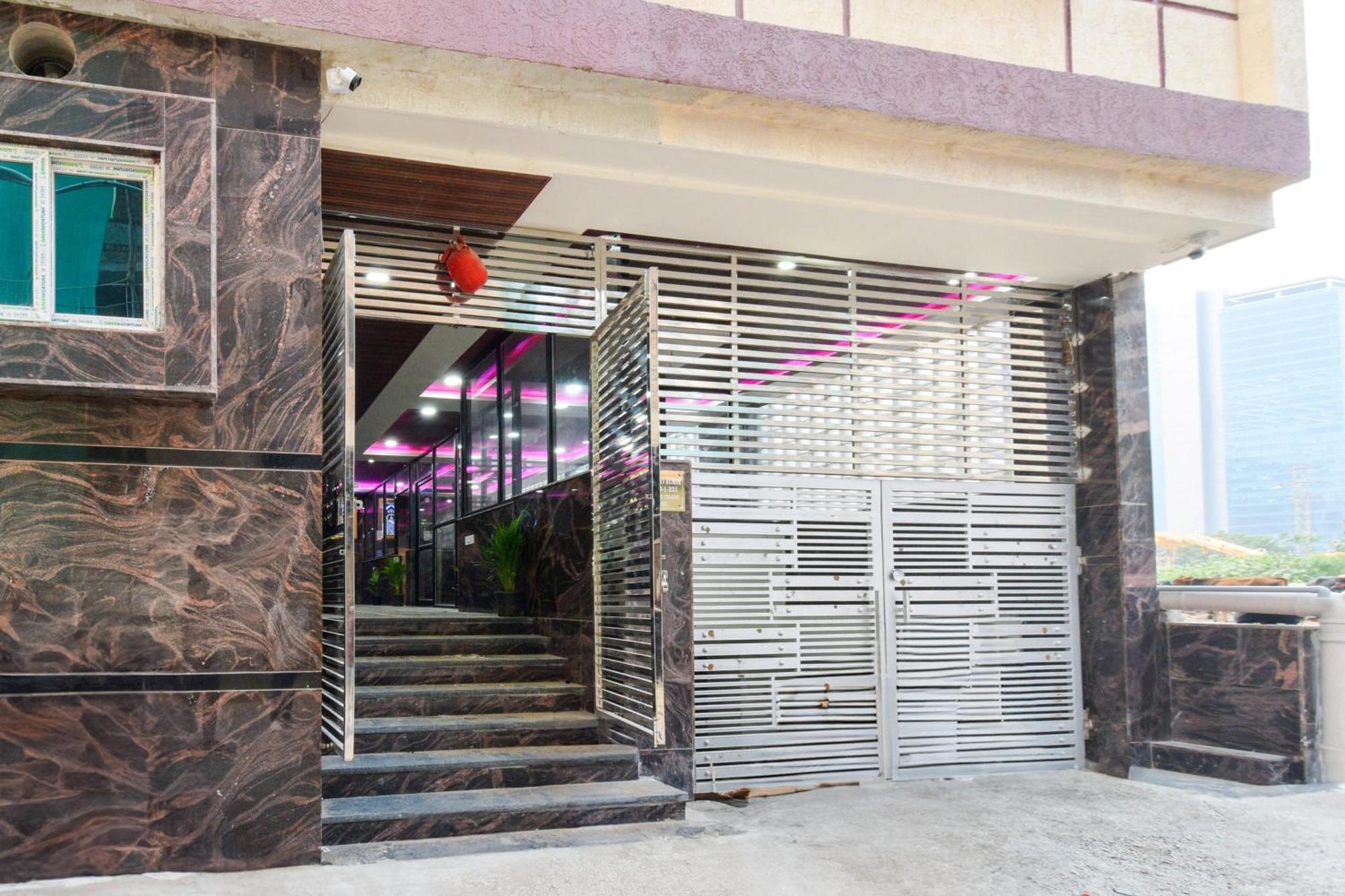 Super Townhouse Kokapet Formerly Aarian Tej Nilayam Gundipet Exterior photo