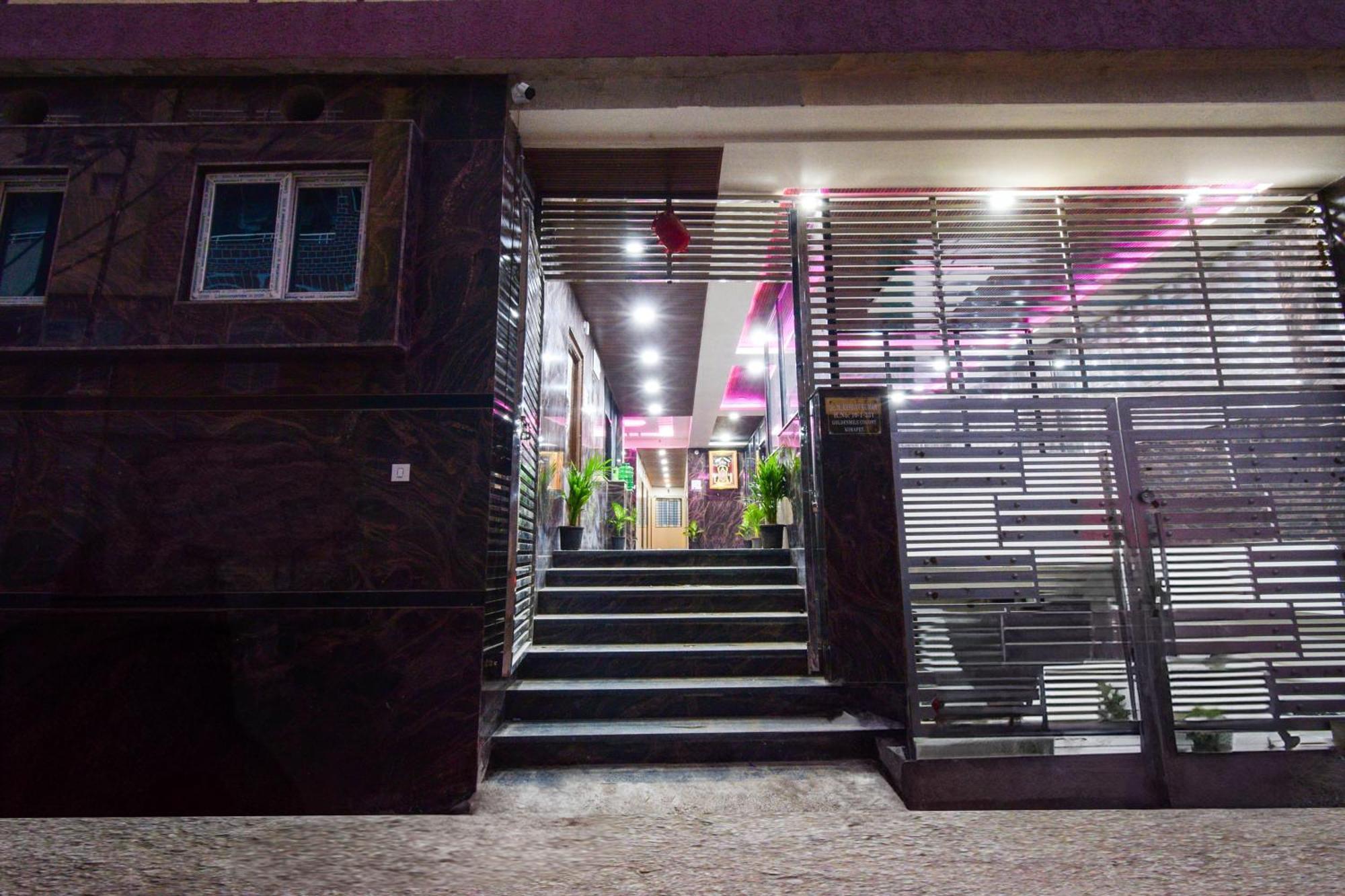 Super Townhouse Kokapet Formerly Aarian Tej Nilayam Gundipet Exterior photo