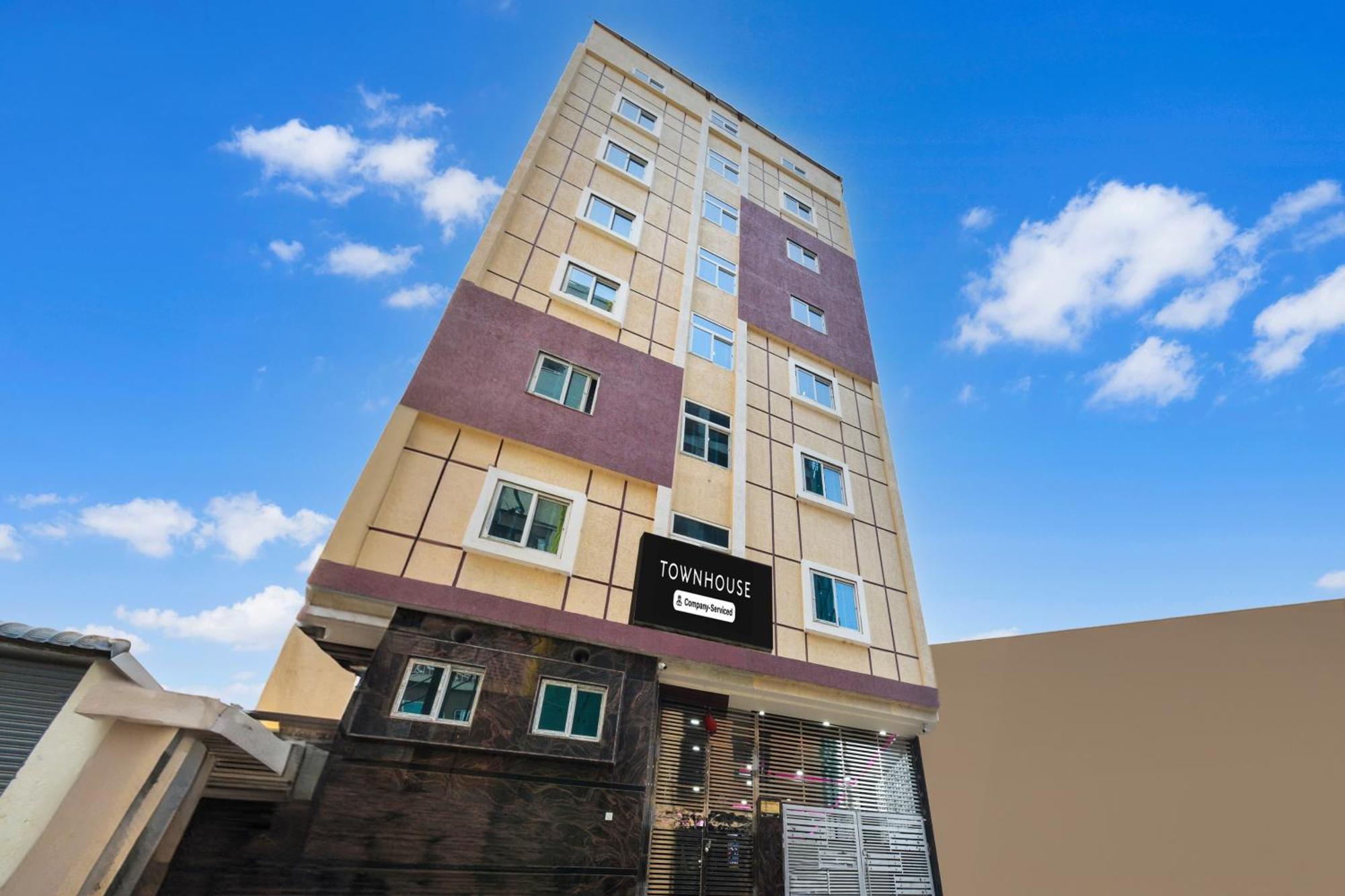 Super Townhouse Kokapet Formerly Aarian Tej Nilayam Gundipet Exterior photo