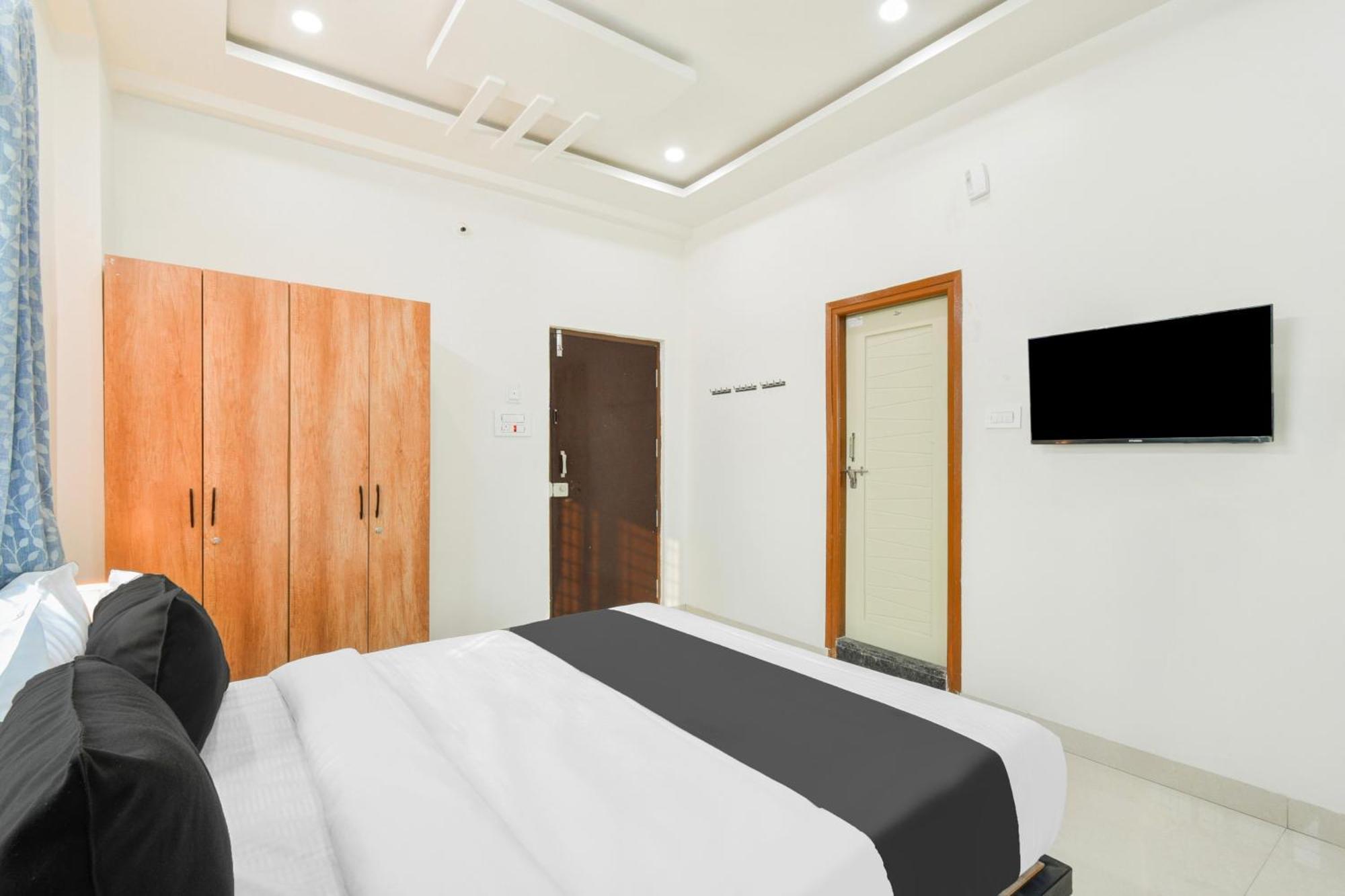 Super Townhouse Kokapet Formerly Aarian Tej Nilayam Gundipet Exterior photo