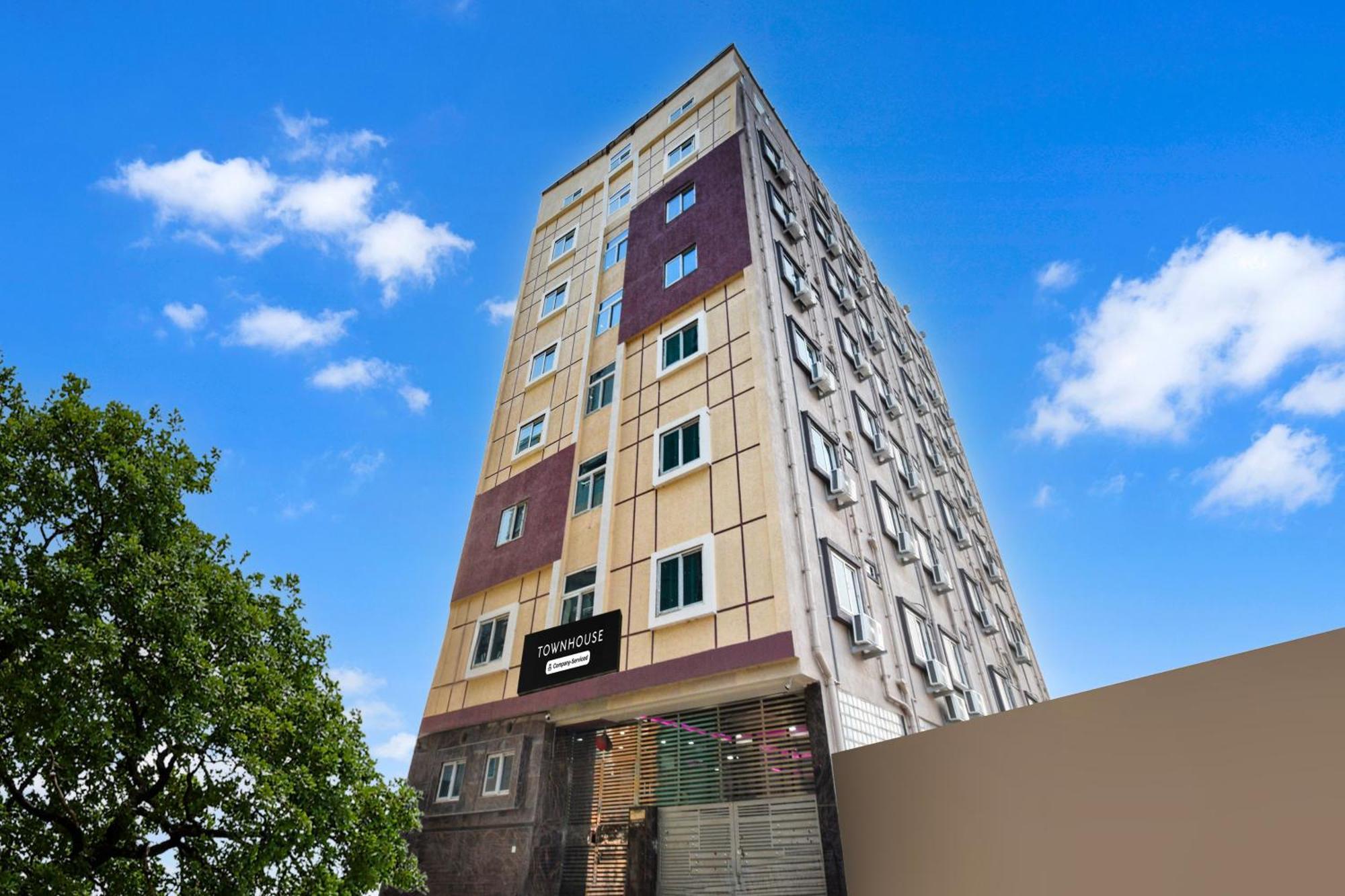 Super Townhouse Kokapet Formerly Aarian Tej Nilayam Gundipet Exterior photo