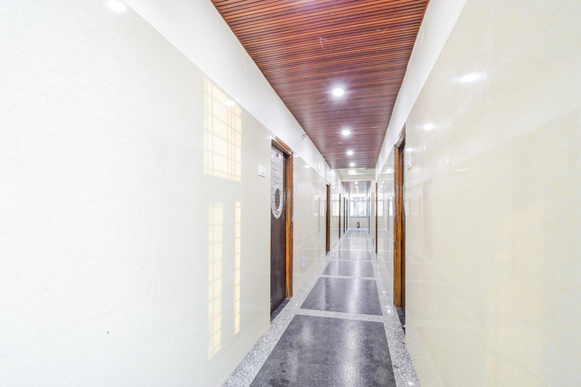 Super Townhouse Kokapet Formerly Aarian Tej Nilayam Gundipet Exterior photo