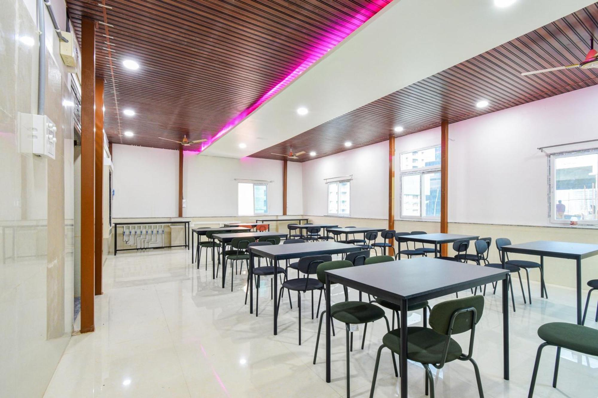 Super Townhouse Kokapet Formerly Aarian Tej Nilayam Gundipet Exterior photo