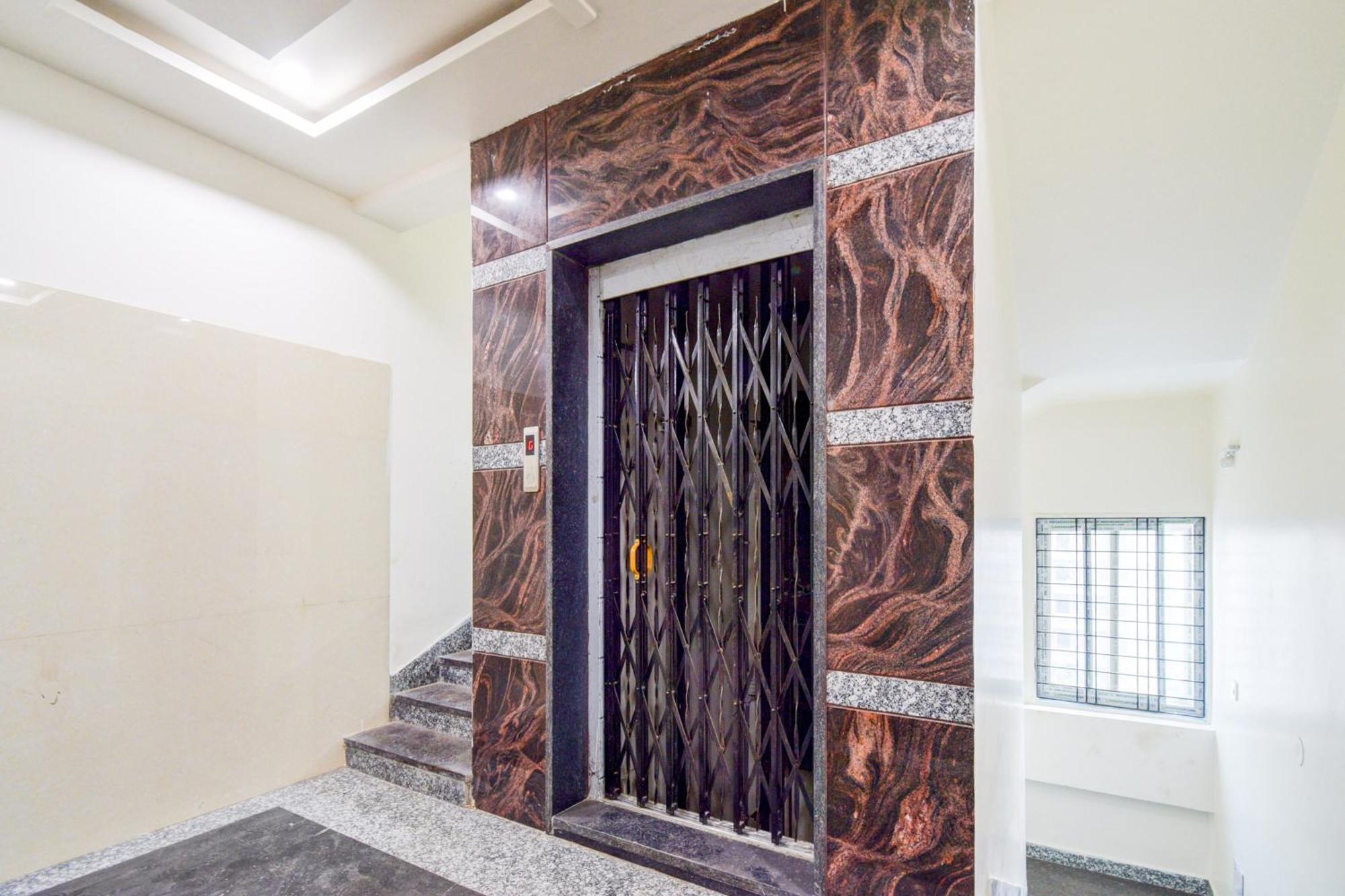 Super Townhouse Kokapet Formerly Aarian Tej Nilayam Gundipet Exterior photo