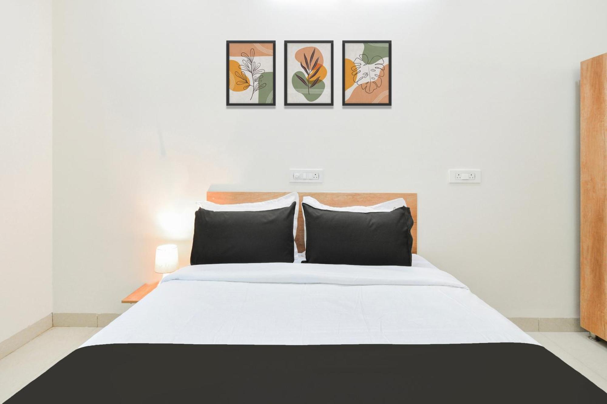Super Townhouse Kokapet Formerly Aarian Tej Nilayam Gundipet Exterior photo