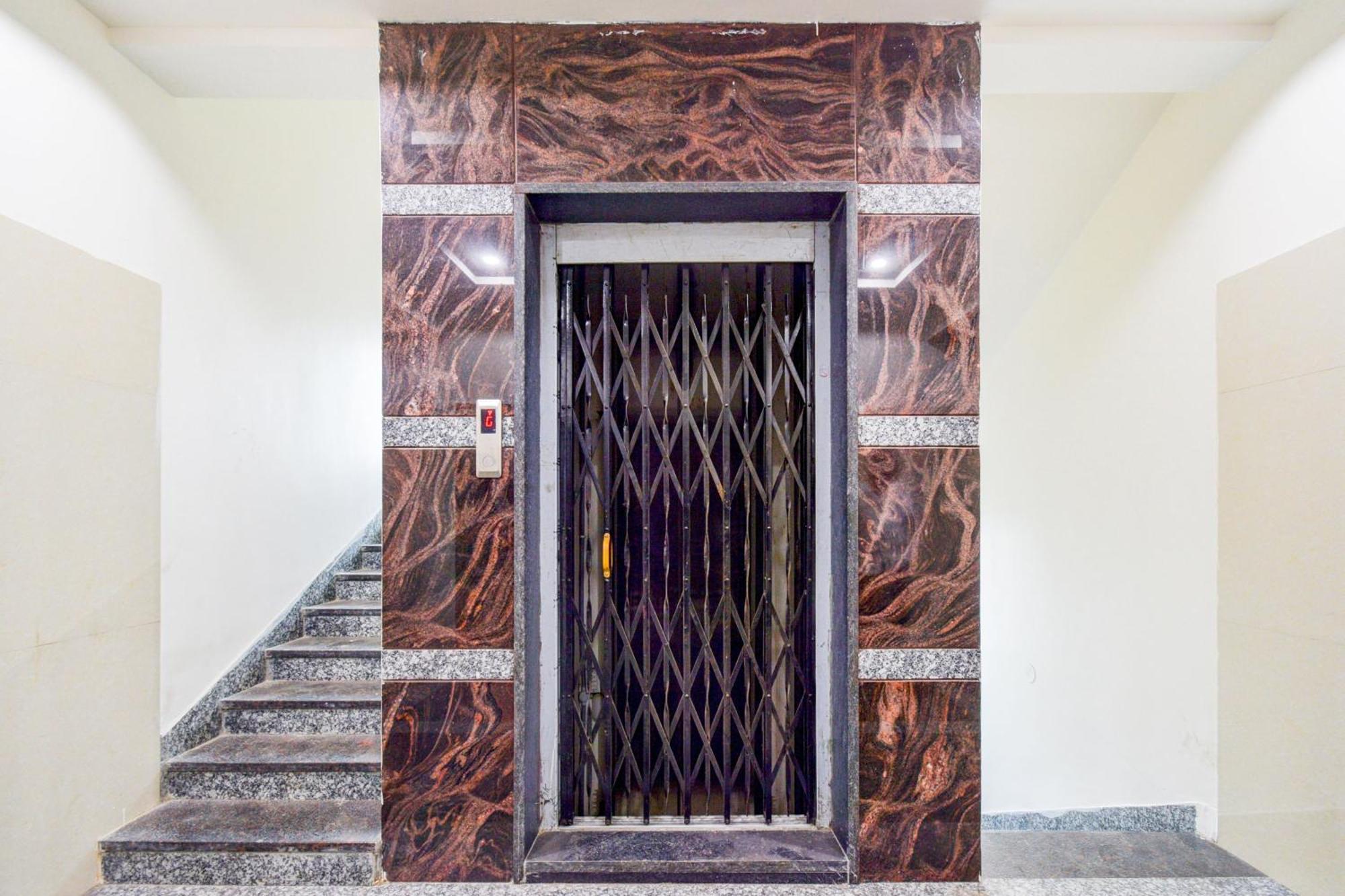 Super Townhouse Kokapet Formerly Aarian Tej Nilayam Gundipet Exterior photo