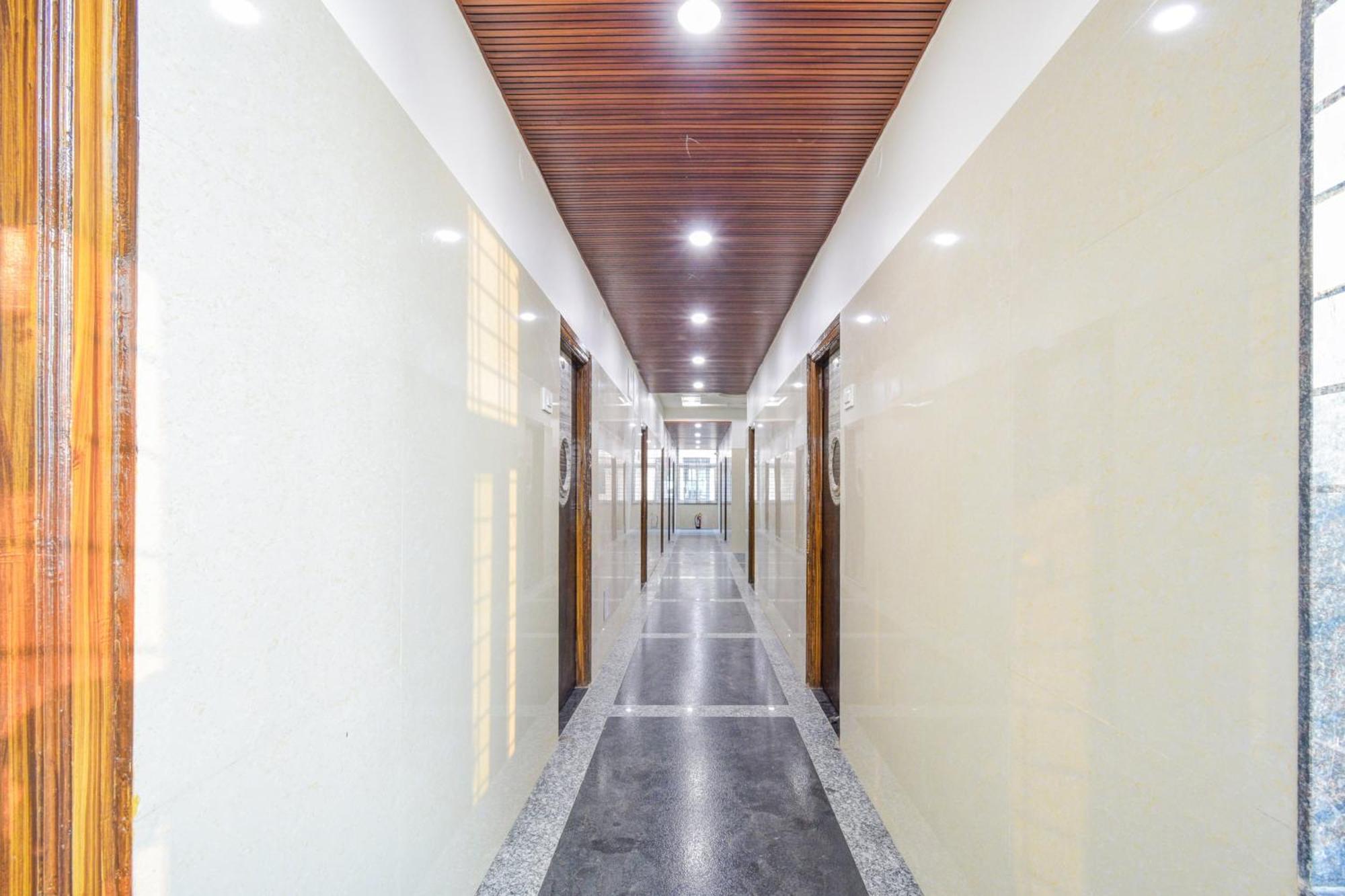 Super Townhouse Kokapet Formerly Aarian Tej Nilayam Gundipet Exterior photo