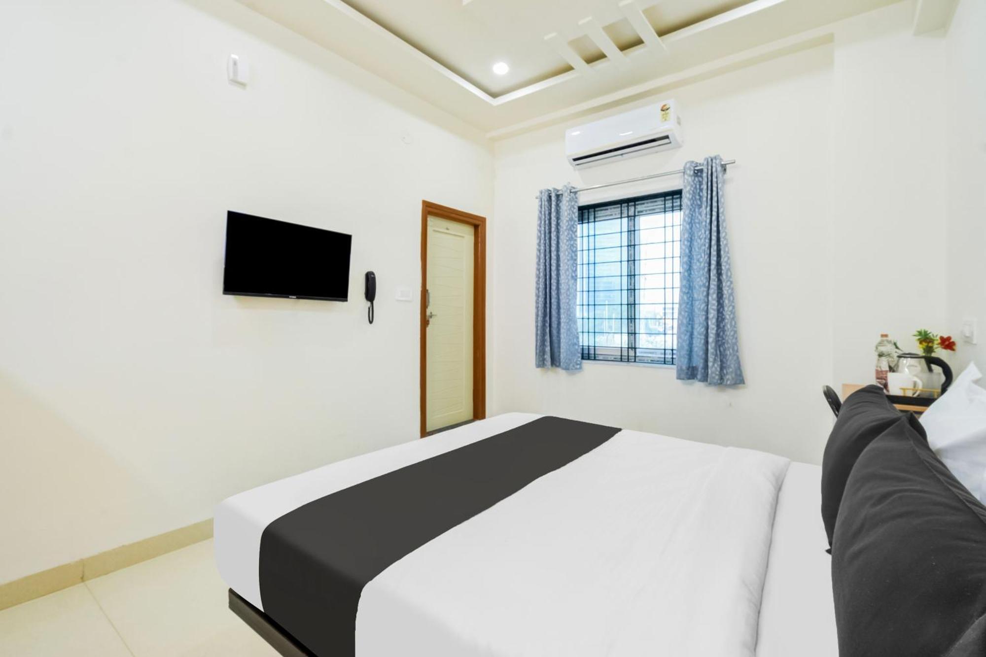 Super Townhouse Kokapet Formerly Aarian Tej Nilayam Gundipet Exterior photo